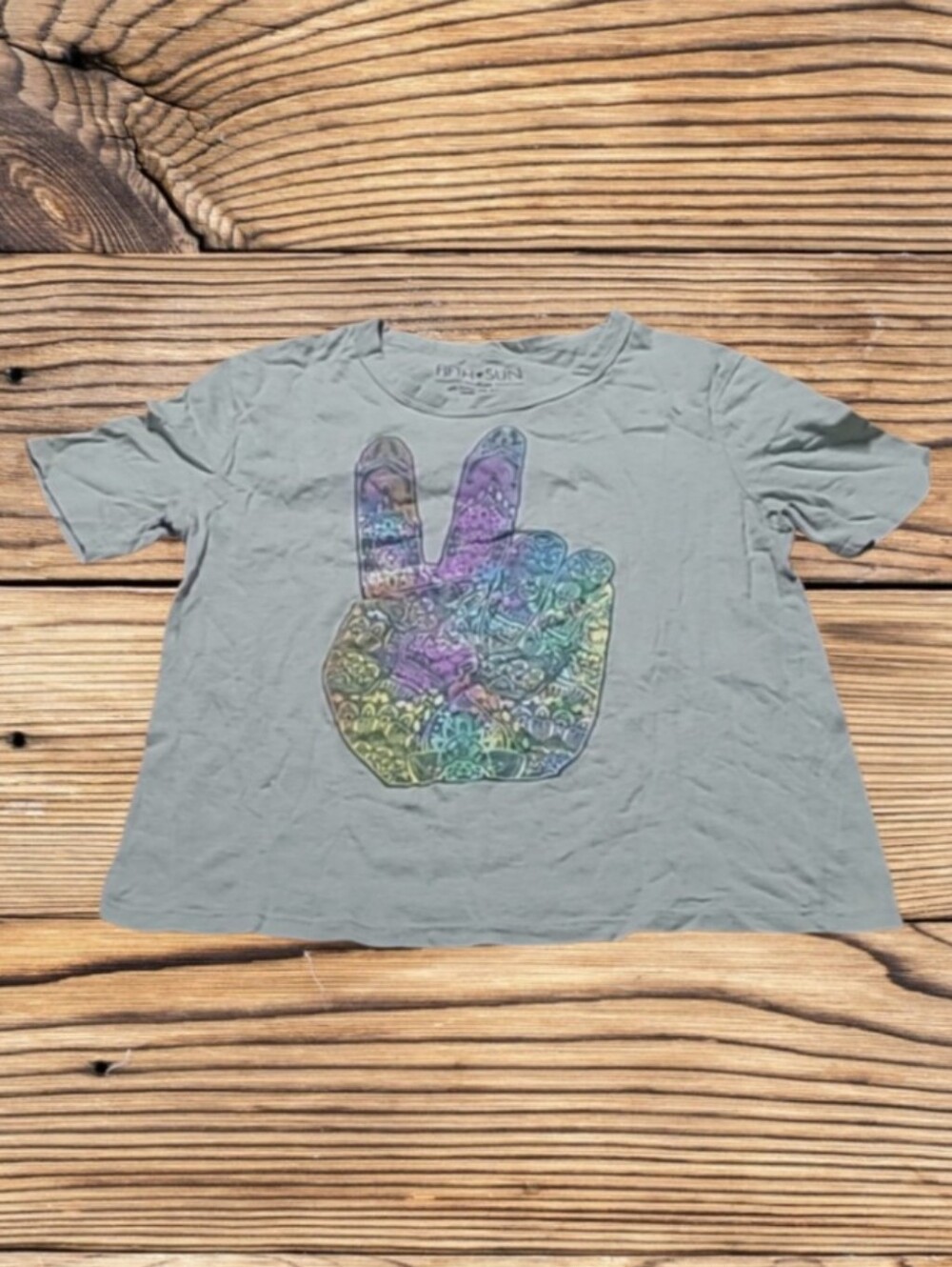 WOMEN'S FIFTH SUN LONG PEACE SIGN CROP TOP SHIRT